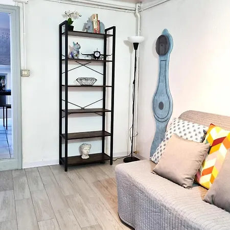 Grazioso Red Rose Apartment