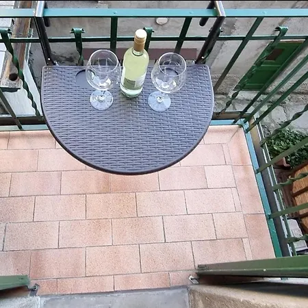 Grazioso Red Rose Moltrasio